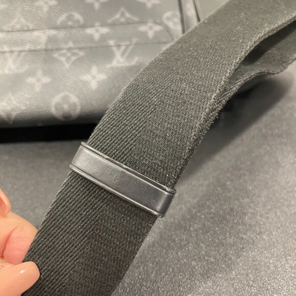 Louis Vuitton District PM Damier Graphite Messenger Bag (144716) - Picture 14 of 16